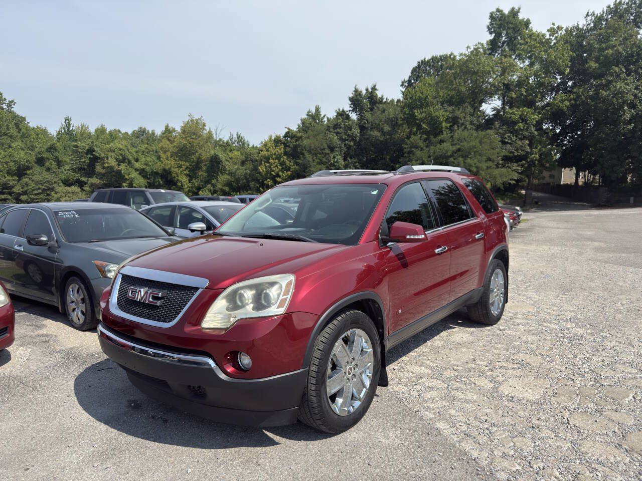 Used 2010 GMC Acadia SLT w/ Technology Package FWD image 2