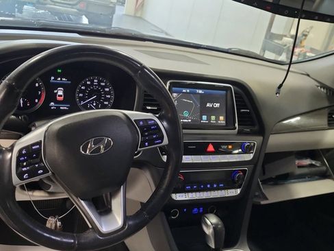 Used 2019 Hyundai Sonata Limited w/ Ultimate Package 04 FWD image 7