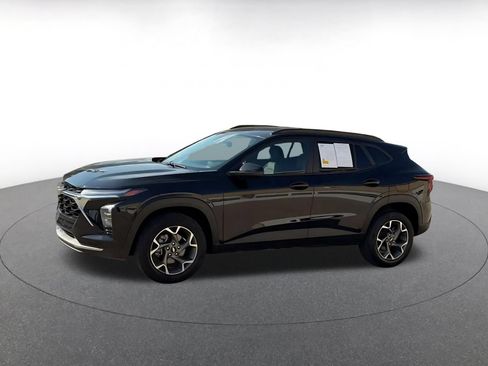 Used 2025 Chevrolet Trax LT FWD image 6