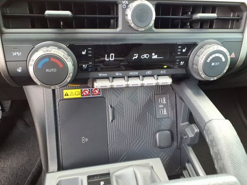 Used 2025 Toyota 4Runner TRD Off-Road Premium AWD/4WD image 29