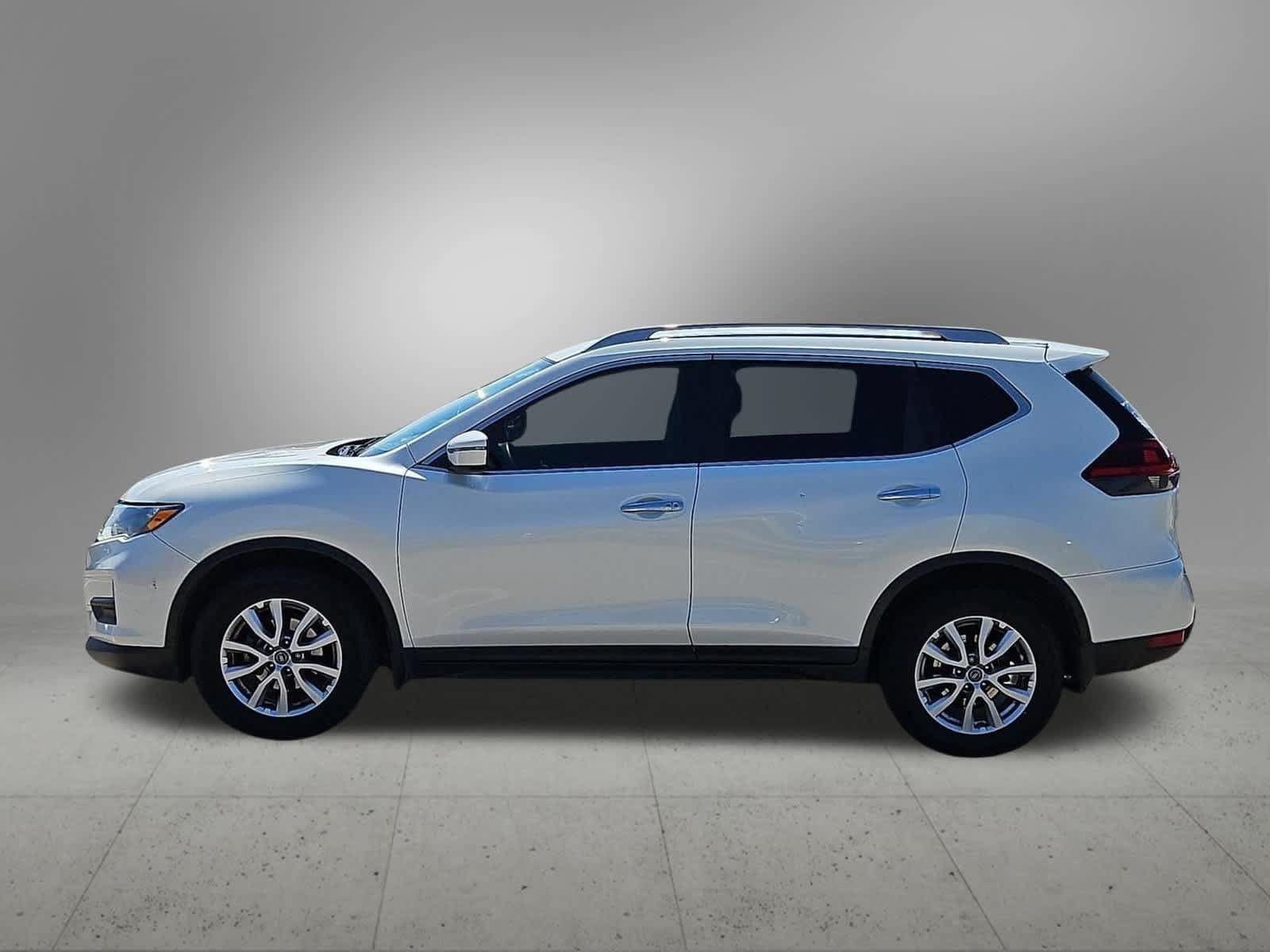 Used 2018 Nissan Rogue SV FWD image 3