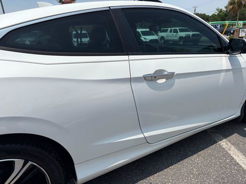 Used 2017 Honda Civic Touring image 16
