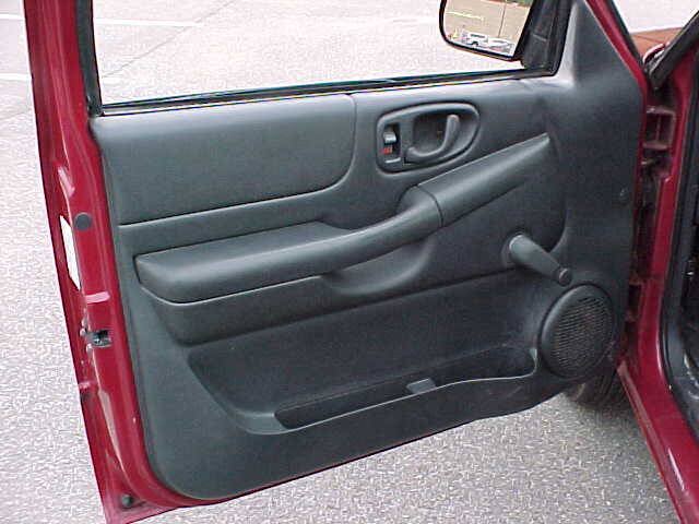 Used 2002 Chevrolet S10 Pickup 2WD Regular Cab image 30