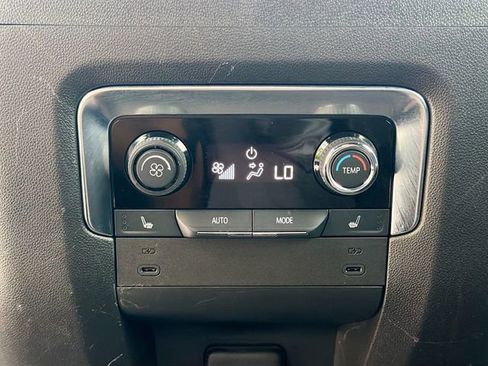 Used 2025 Chevrolet Tahoe High Country AWD/4WD image 21