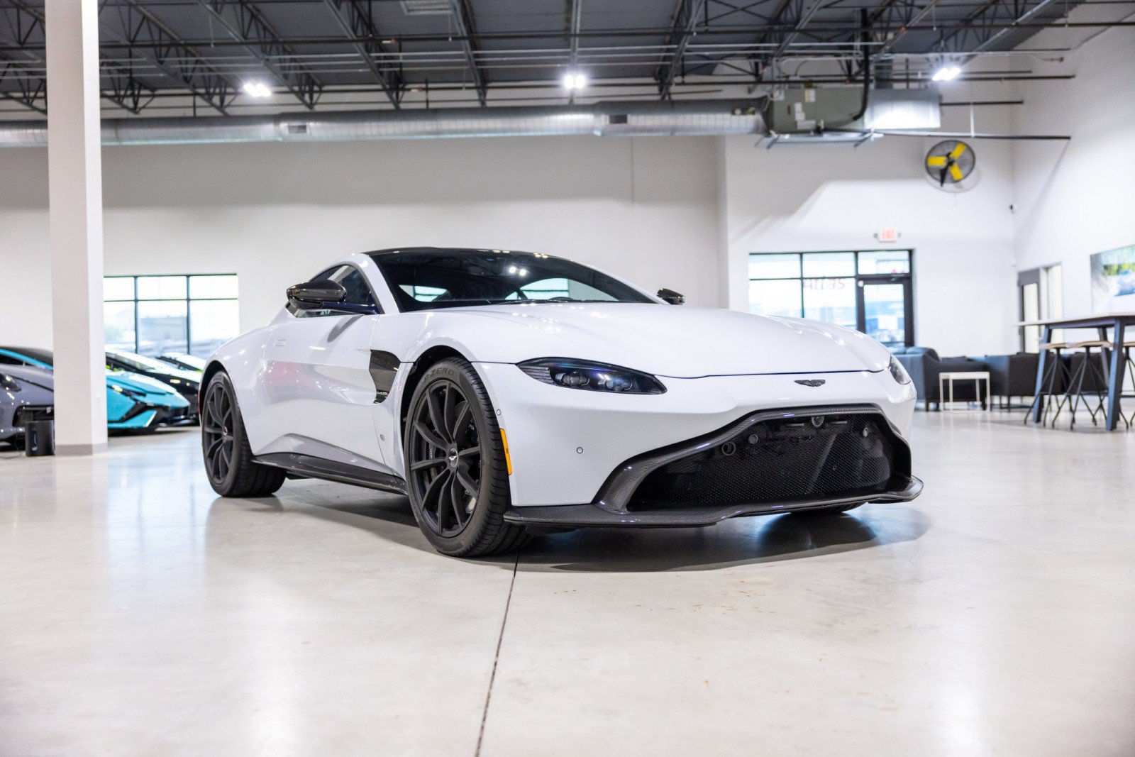 Used 2019 Aston Martin V8 Vantage Coupe RWD image 3