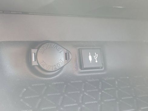 Used 2019 Toyota RAV4 LE image 27