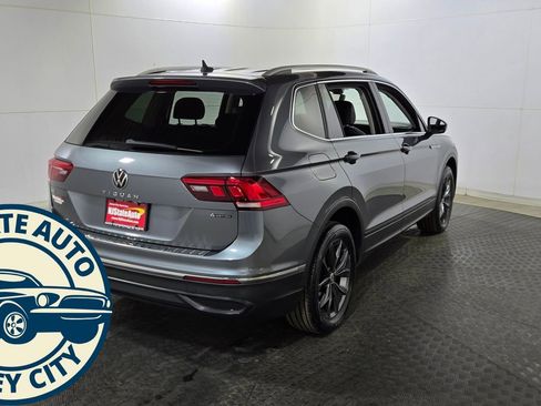 Used 2022 Volkswagen Tiguan SE w/ Panoramic Sunroof Package AWD/4WD image 7