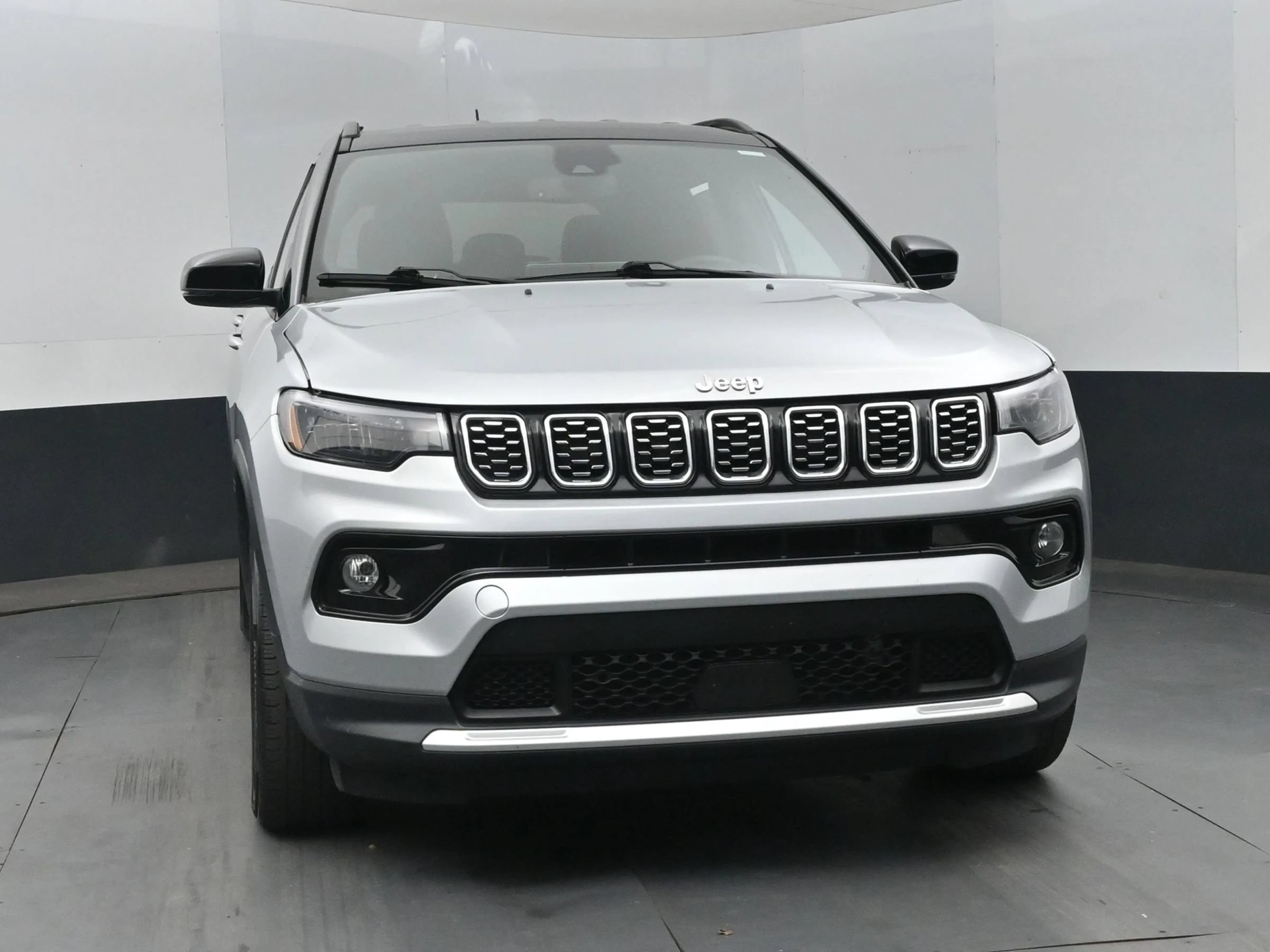 Used 2025 Jeep Compass Limited AWD/4WD image 3