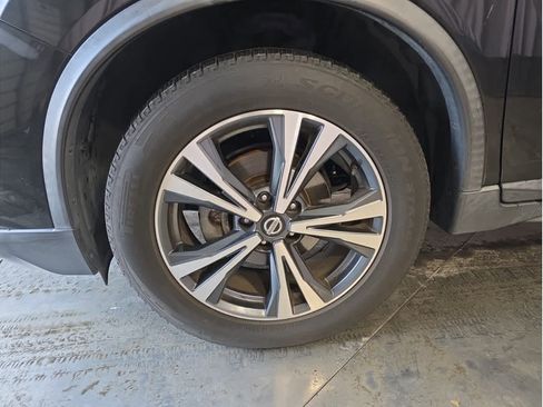 Used 2017 Nissan Rogue SL image 3