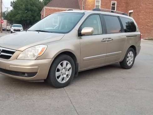 Used 2008 Hyundai Entourage Limited image 2