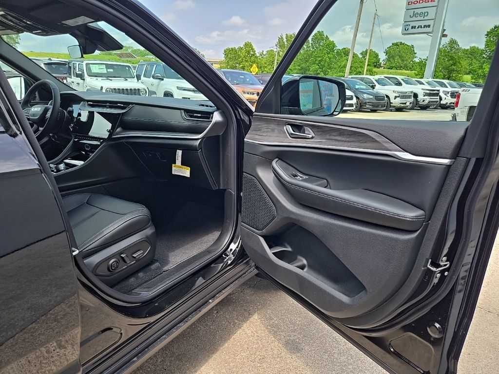 New 2026 Jeep Grand Cherokee L Limited w/ Limited Altitude Package AWD/4WD image 75