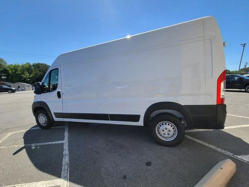 Used 2025 RAM ProMaster 2500 w/ Convenience Group FWD image 8