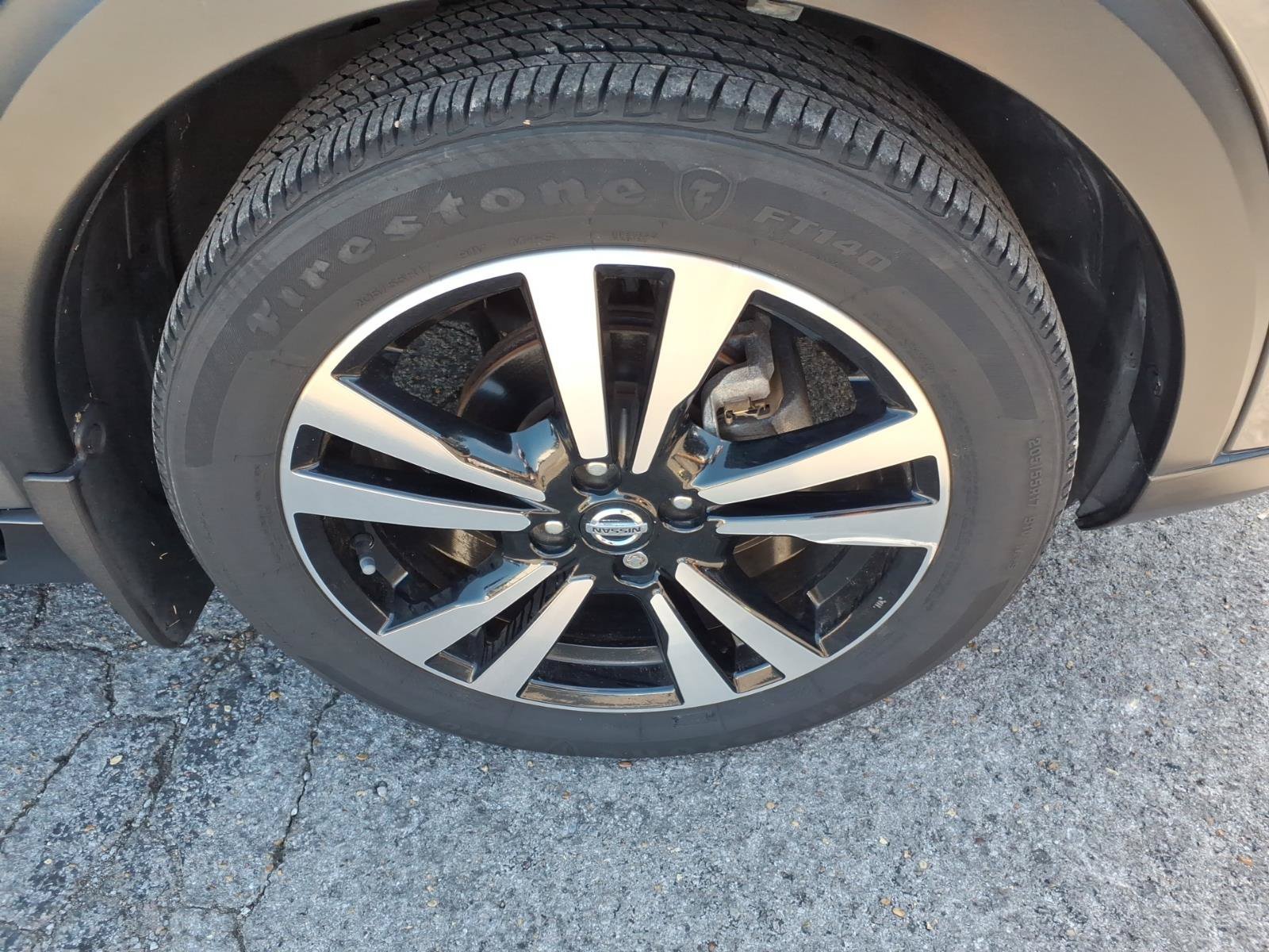 Used 2019 Nissan Kicks SR w/ SR Premium Package FWD image 7