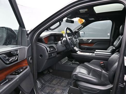 Used 2023 Lincoln Navigator Reserve AWD/4WD image 12