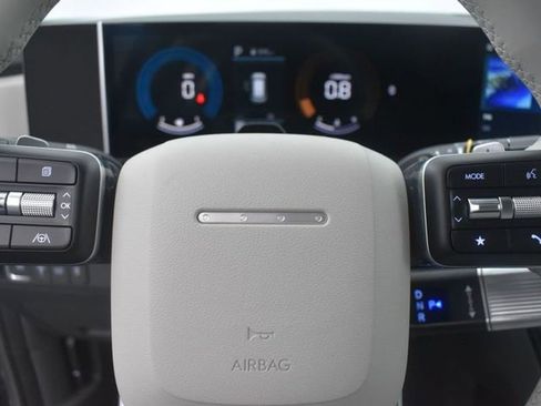 Used 2025 Hyundai Santa Fe SEL image 11