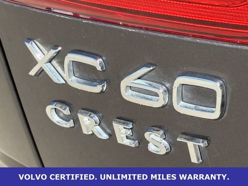 Certified 2023 Volvo XC60 B5 Ultimate w/ Climate Package image 11