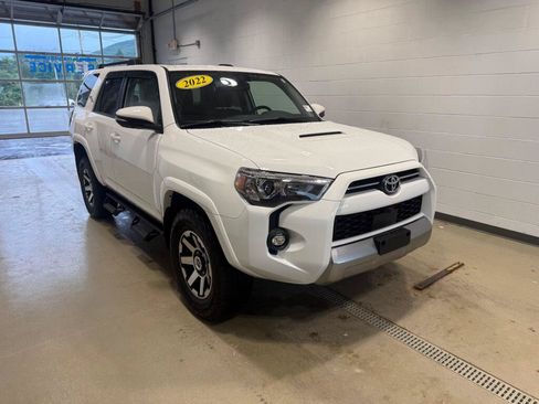 Certified 2022 Toyota 4Runner TRD Off-Road Premium AWD/4WD image 7