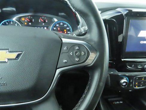 Used 2023 Chevrolet Traverse LT image 12