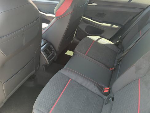 New 2025 Volkswagen Golf SE image 17