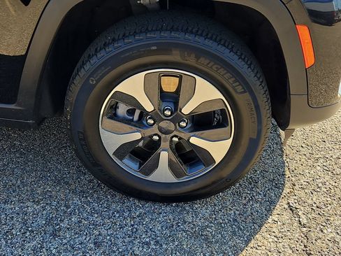 Used 2023 Jeep Grand Cherokee 4WD 4xe image 10