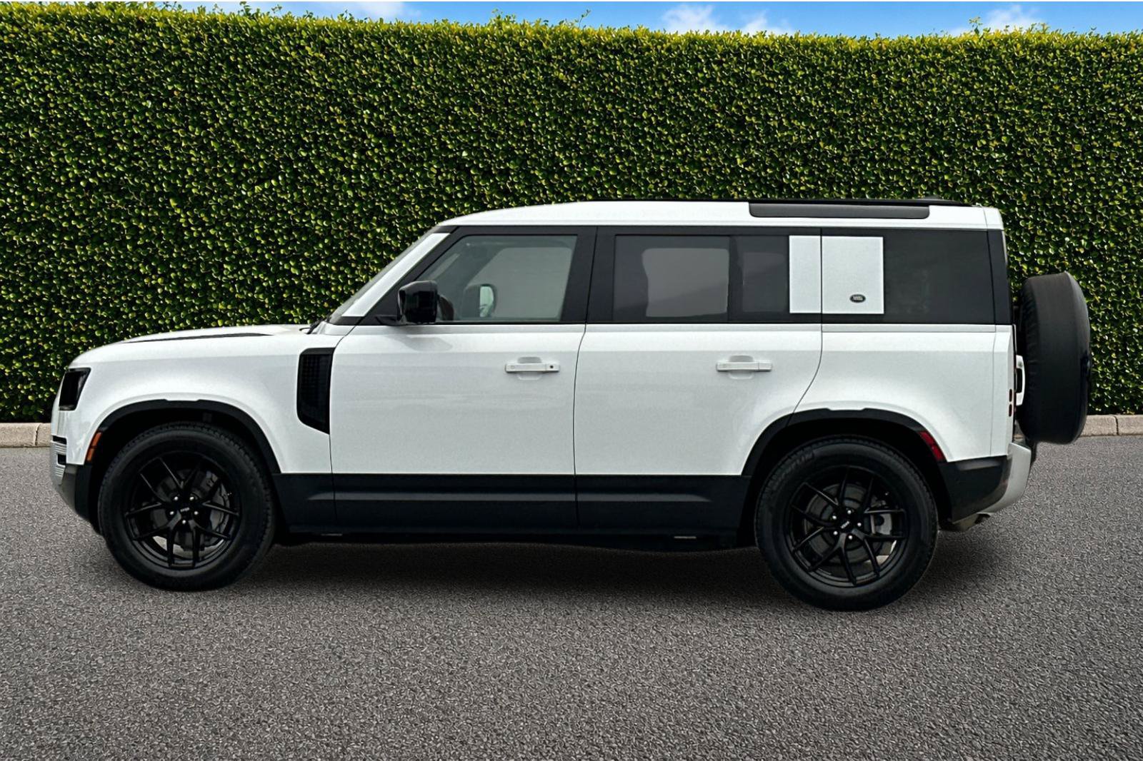 Used 2022 Land Rover Defender 110 SE AWD/4WD image 7