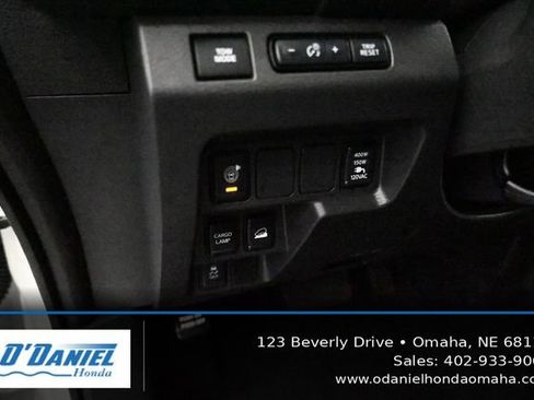 Used 2025 Nissan Frontier SV w/ SV Convenience Package AWD/4WD image 27