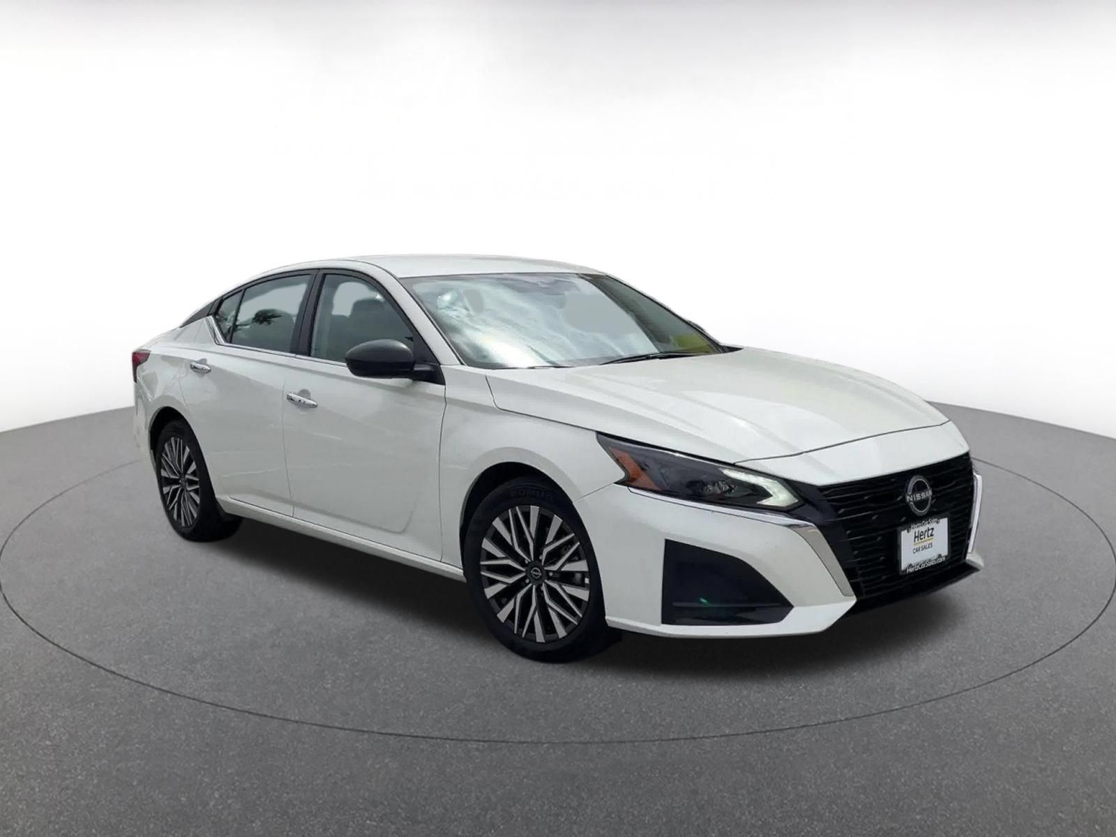 Used 2025 Nissan Altima 2.5 SV FWD image 3