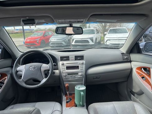 Used 2011 Toyota Camry XLE w/ XLE Extra-Value Pkg #2 image 5