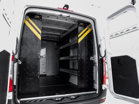 Used 2024 Mercedes-Benz Sprinter 2500 image 43