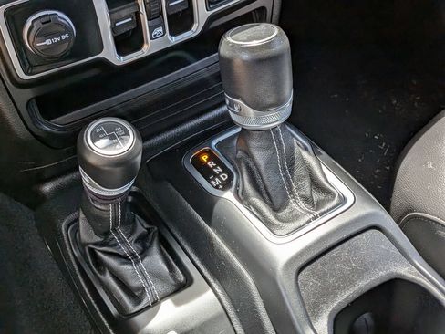 Used 2023 Jeep Wrangler Unlimited Sahara w/ Cold Weather Group AWD/4WD image 15