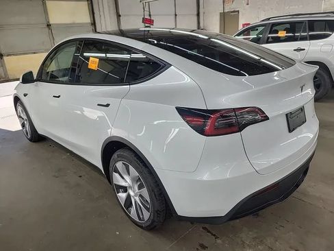 Used 2023 Tesla Model Y Long Range AWD/4WD image 3