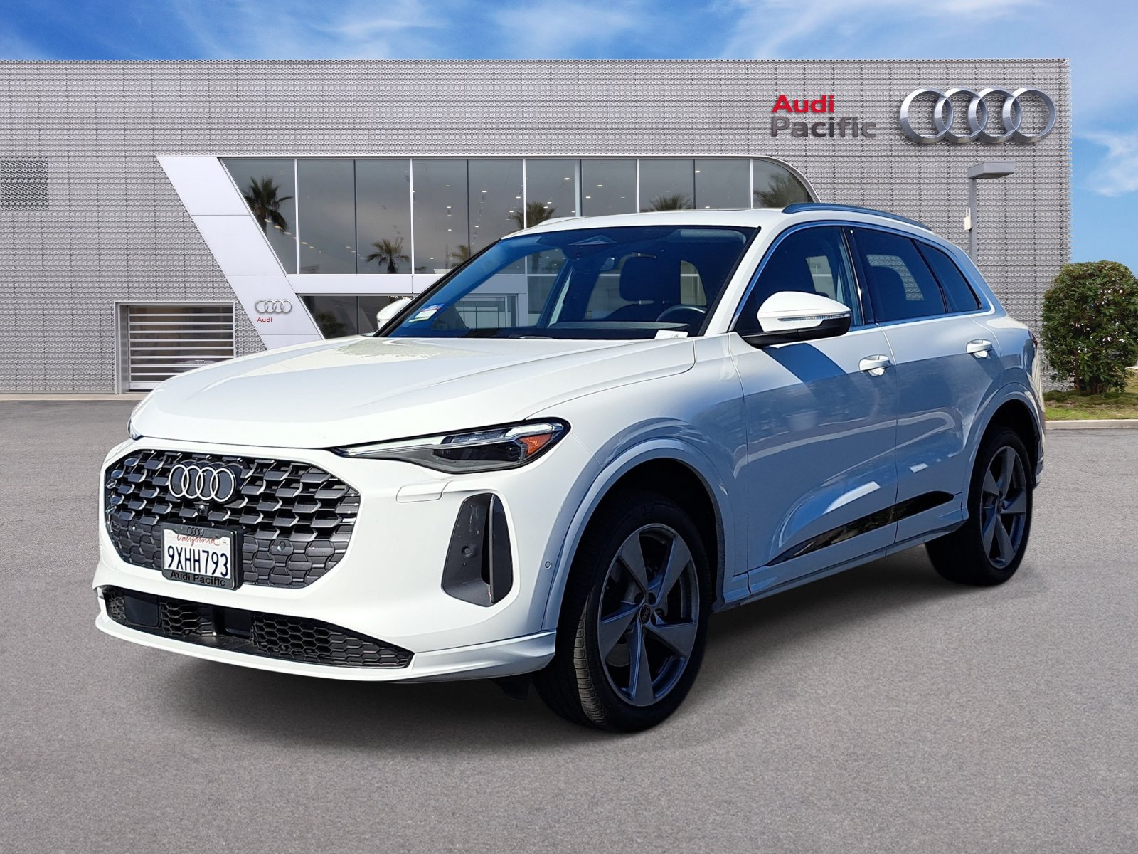 Used 2025 Audi Q5 Premium Plus w/ Premium Plus AWD/4WD image 1