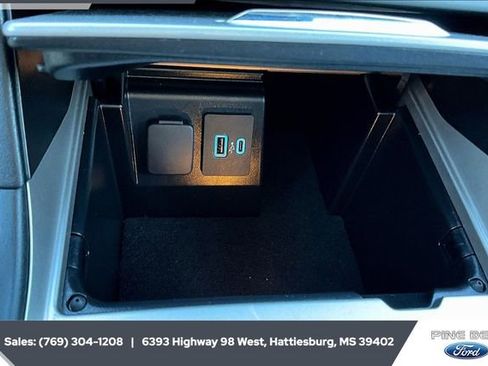 Used 2023 Ford Explorer XLT image 23