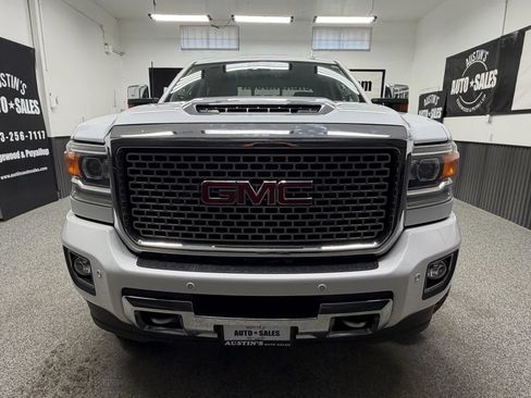 Used 2017 GMC Sierra 2500 Denali w/ Duramax Plus Package AWD/4WD image 5