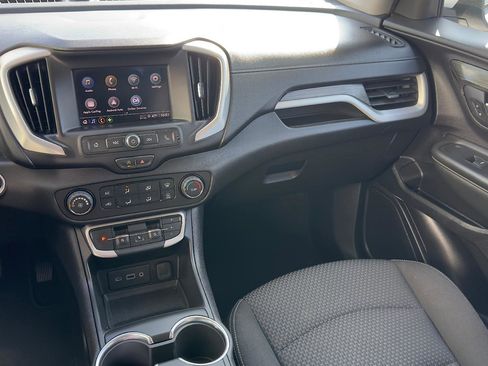 Used 2024 GMC Terrain SLE image 13