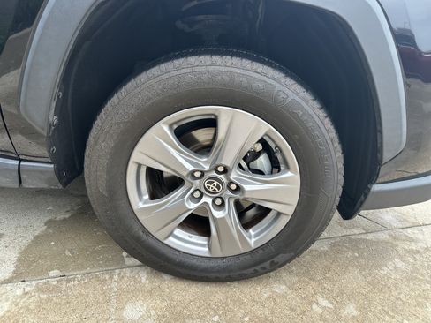 Certified 2023 Toyota RAV4 LE AWD/4WD image 28