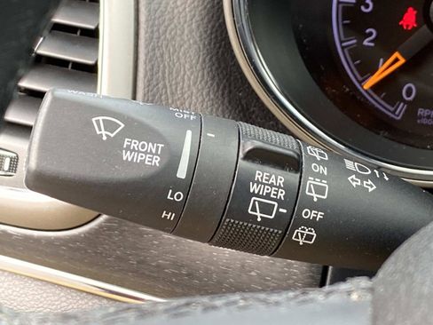 Used 2018 Jeep Grand Cherokee Limited w/ Luxury Group II image 20