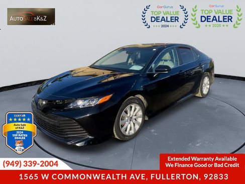 Used 2018 Toyota Camry LE FWD image 1
