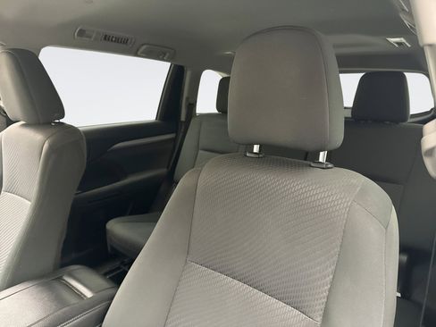 Used 2019 Toyota Highlander LE image 9