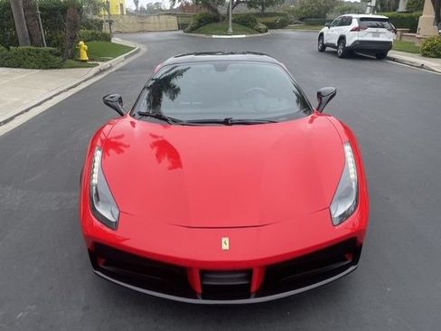 Used 2018 Ferrari 488 GTB RWD image 5
