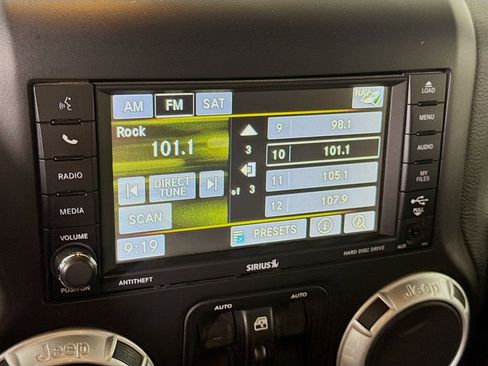 Used 2017 Jeep Wrangler Unlimited Rubicon AWD/4WD image 7