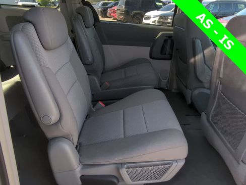 Used 2010 Chrysler Town & Country LX FWD image 20