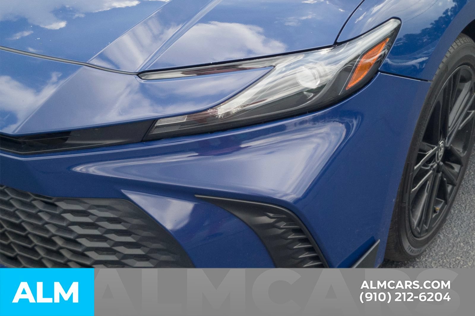 Used 2025 Toyota Camry SE FWD image 11