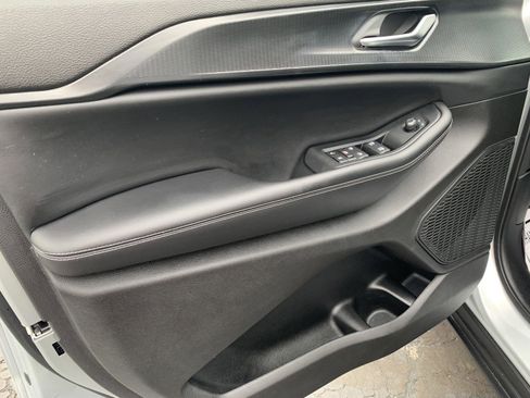 Used 2023 Jeep Grand Cherokee Laredo X image 13