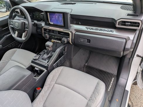 Used 2025 Toyota Tacoma SR5 AWD/4WD image 29