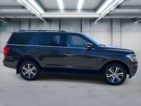 Used 2024 Ford Expedition XLT AWD/4WD image 3