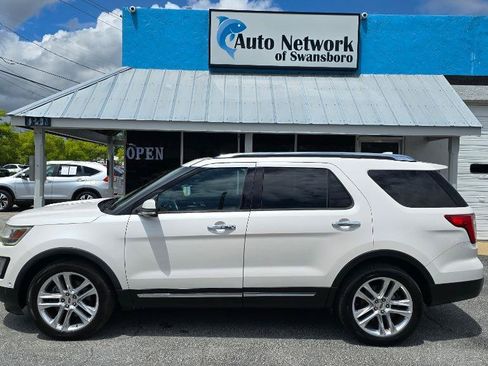 Used 2017 Ford Explorer Limited w/ Equipment Group 301A FWD image 1