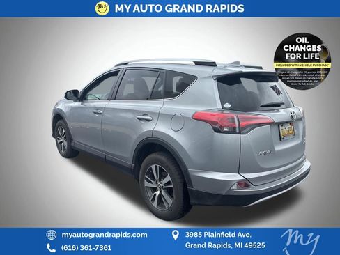 Used 2016 Toyota RAV4 XLE AWD/4WD image 4