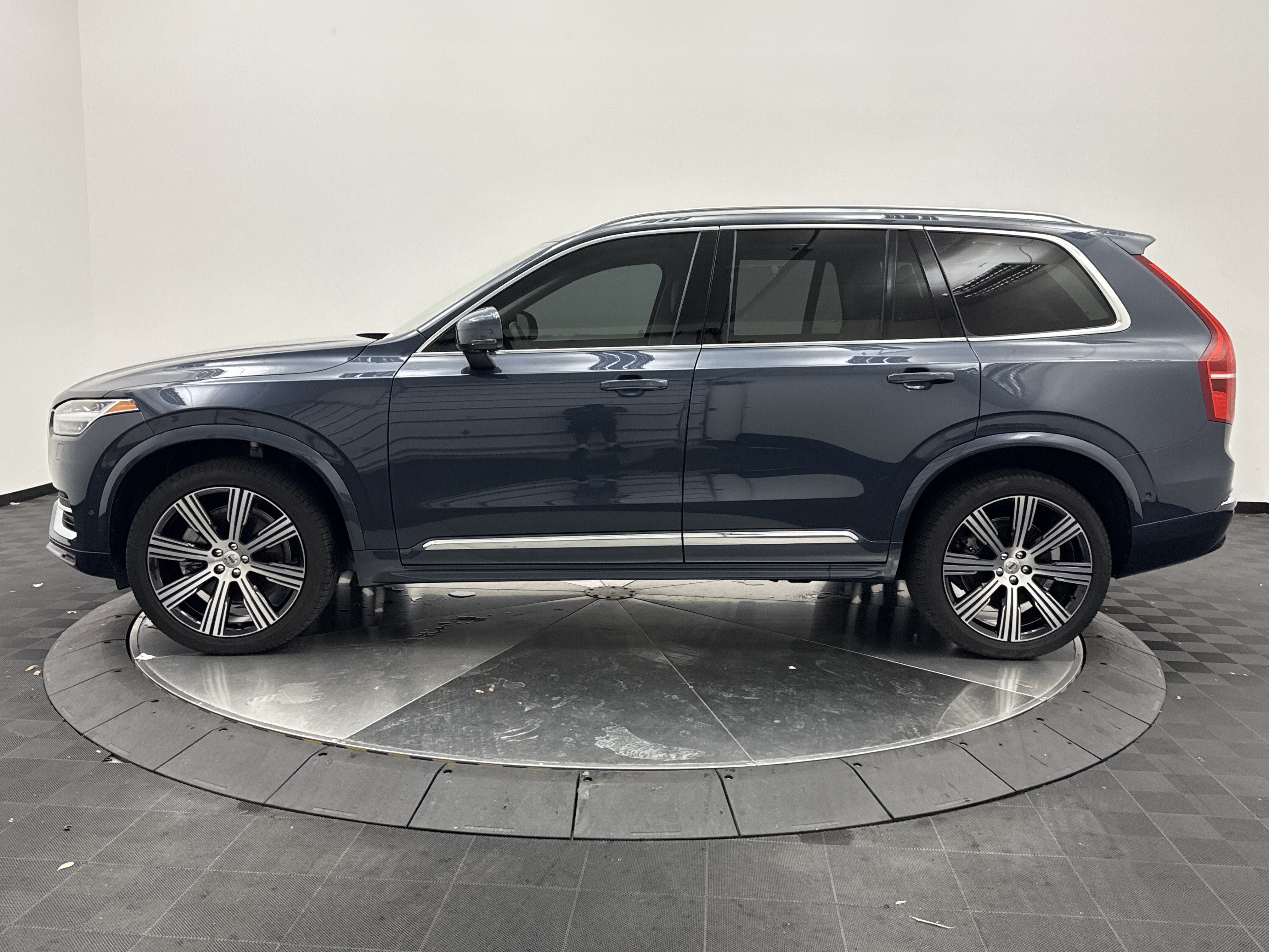 Certified 2024 Volvo XC90 B6 Plus w/ Protection Package Premier AWD/4WD image 4