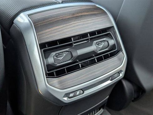Used 2025 BMW i7 eDrive50 w/ Premium Package RWD image 18